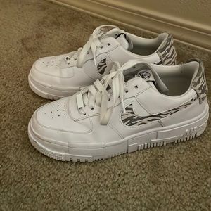 Woman’s Air Force 1